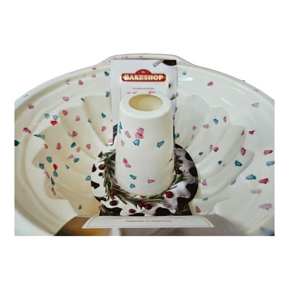 NEW Bakeshop by Masterclass Christmas Silicone Bundt Cake Mold in Creamy White - Picture 2 of 5